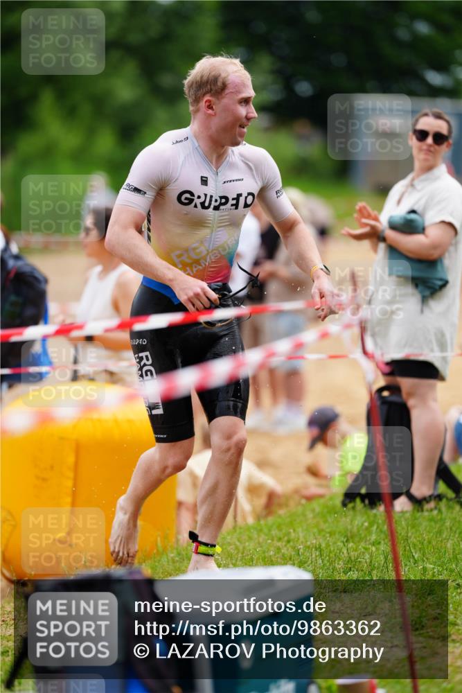 21.06.2026 - 29. Vierlanden-Triathlon LAZAROV Photography http://msf.ph/oto/9863362 21.06.2026 10:56:36 Schwimmen 654 meine-sportfotos.de