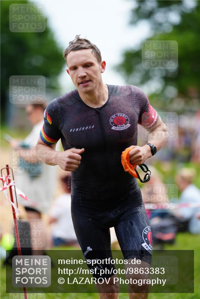 21.06.2026 - 29. Vierlanden-Triathlon LAZAROV Photography http://msf.ph/oto/9863383 21.06.2026 10:57:17 Schwimmen 701, 726, 740 meine-sportfotos.de