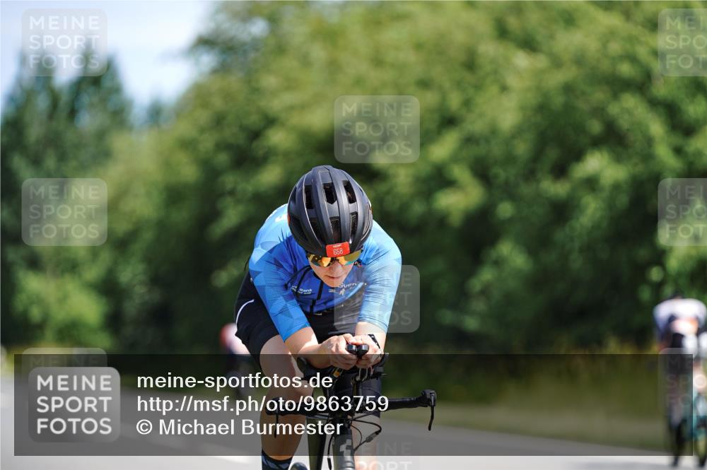 21.06.2026 - Viking Triathlon Michael Burmester http://msf.ph/oto/9863759 21.06.2026 11:41:07 Radfahren 26, 96, 136, 247, 287, 287, 317, 467, 467, 658 meine-sportfotos.de