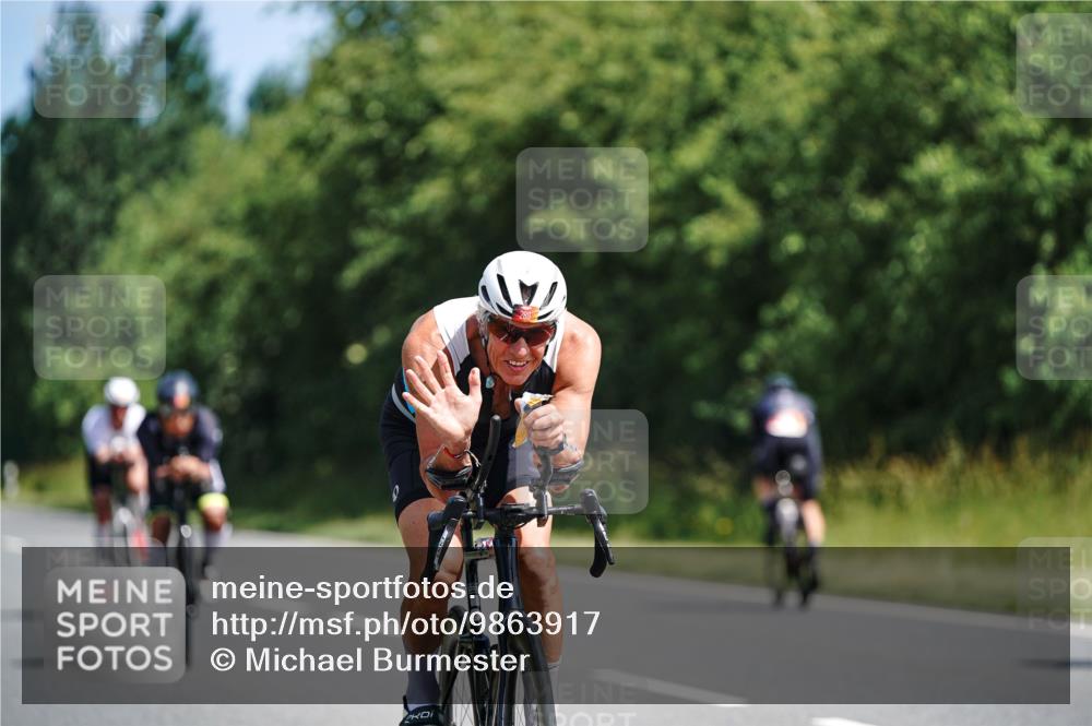 21.06.2026 - Viking Triathlon Michael Burmester http://msf.ph/oto/9863917 21.06.2026 11:44:19 Radfahren 44, 56, 84, 163, 166, 199, 211, 252, 282, 289, 348, 348, 374, 387, 411, 463, 509, 561, 608, 613, 643, 670 meine-sportfotos.de