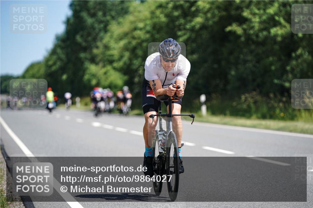 21.06.2026 - Viking Triathlon Michael Burmester http://msf.ph/oto/9864027 21.06.2026 11:45:10 Radfahren 72, 72, 99, 113, 198, 198, 460, 484, 522, 526, 560 meine-sportfotos.de
