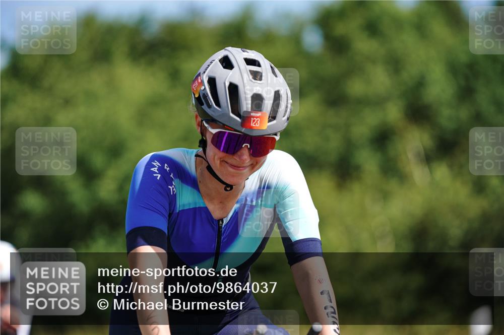 21.06.2026 - Viking Triathlon Michael Burmester http://msf.ph/oto/9864037 21.06.2026 11:45:42 Radfahren 8, 46, 60, 111, 123, 138, 186, 227, 438, 495, 532, 541, 562 meine-sportfotos.de