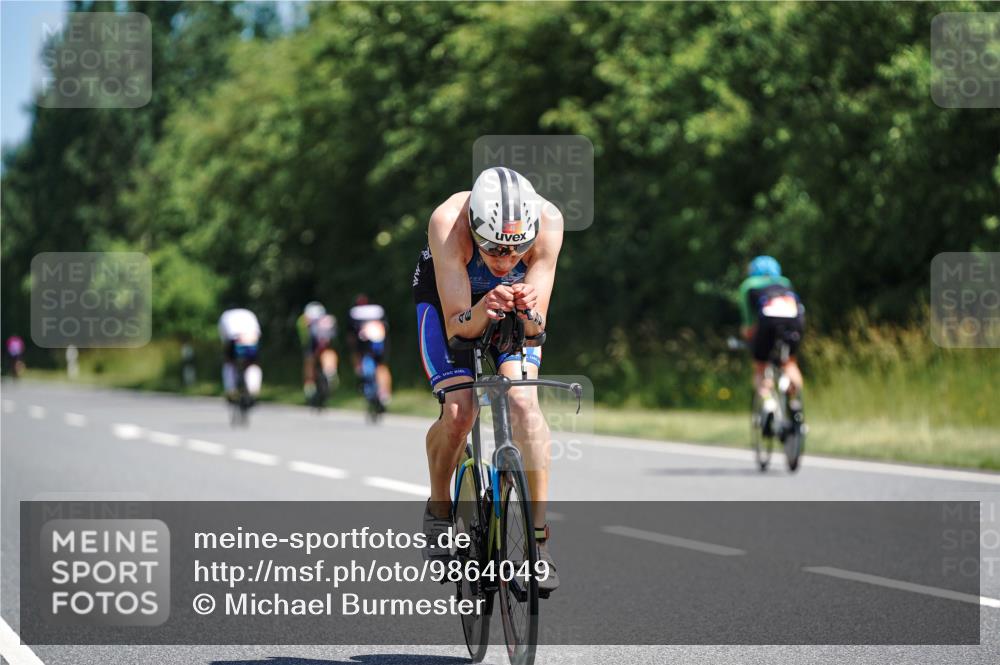 21.06.2026 - Viking Triathlon Michael Burmester http://msf.ph/oto/9864049 21.06.2026 11:45:49 Radfahren 8, 46, 60, 111, 123, 138, 186, 186, 212, 227, 227, 245, 438, 495, 532, 532, 541, 562 meine-sportfotos.de