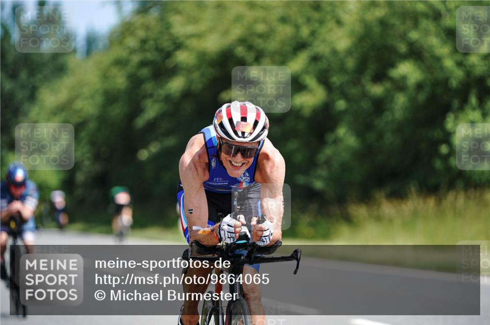 21.06.2026 - Viking Triathlon Michael Burmester http://msf.ph/oto/9864065 21.06.2026 11:45:52 Radfahren 46, 60, 111, 123, 138, 186, 186, 212, 227, 227, 245, 495, 532, 532, 541, 562 meine-sportfotos.de