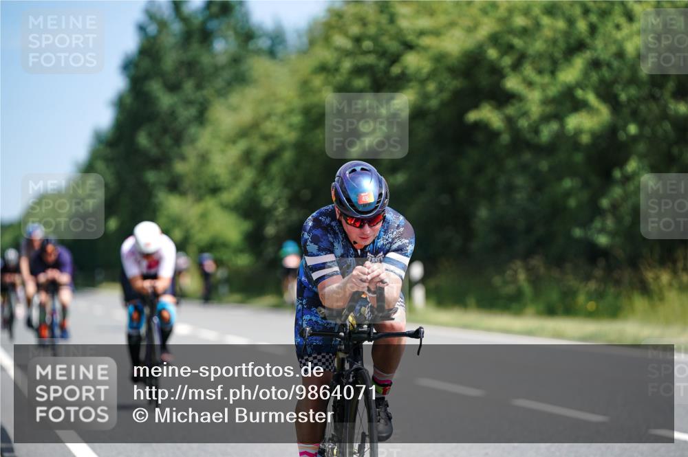 21.06.2026 - Viking Triathlon Michael Burmester http://msf.ph/oto/9864071 21.06.2026 11:45:53 Radfahren 39, 46, 60, 111, 123, 138, 186, 186, 212, 227, 227, 245, 495, 532, 532, 541, 562, 615 meine-sportfotos.de