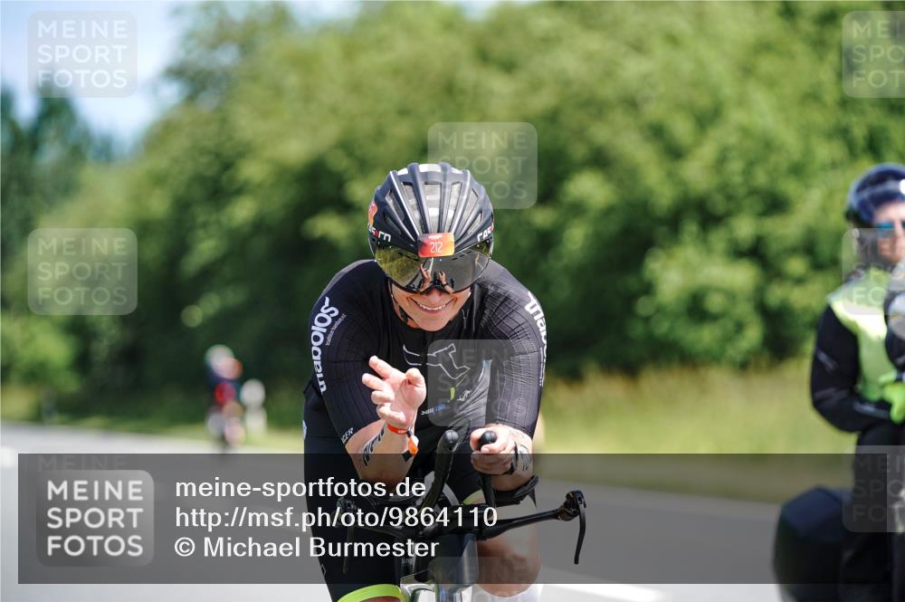 21.06.2026 - Viking Triathlon Michael Burmester http://msf.ph/oto/9864110 21.06.2026 11:46:00 Radfahren 39, 60, 111, 186, 186, 212, 227, 227, 245, 495, 532, 532, 541, 562, 567, 615, 664 meine-sportfotos.de