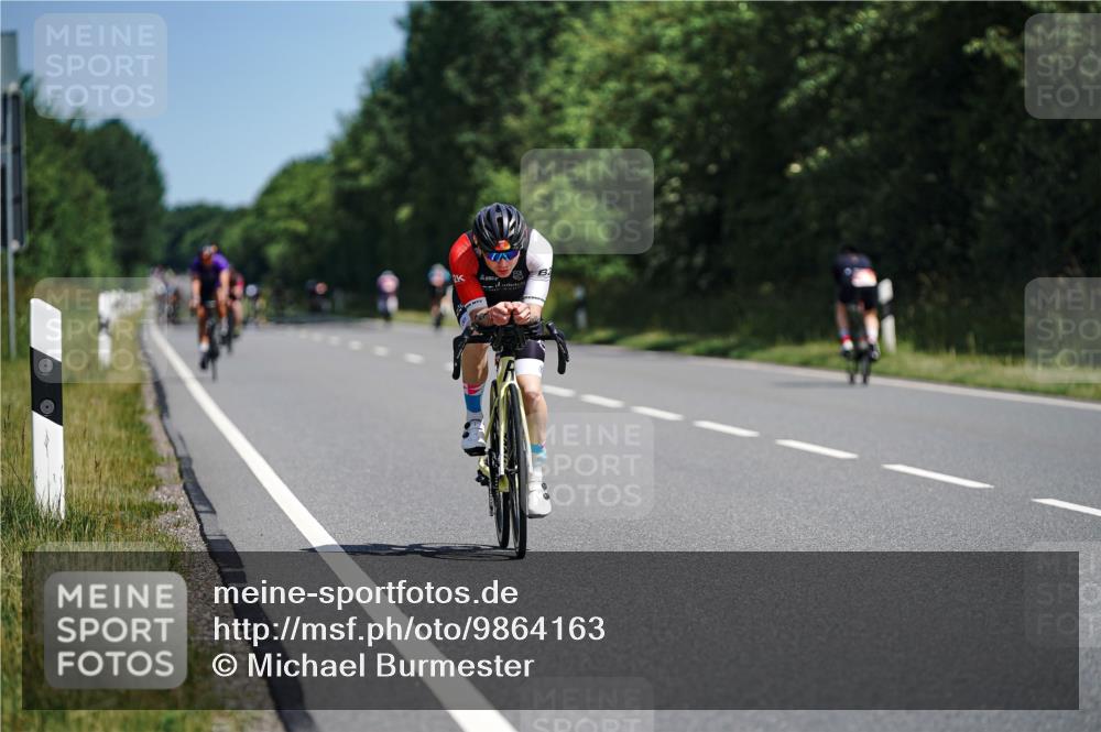 21.06.2026 - Viking Triathlon Michael Burmester http://msf.ph/oto/9864163 21.06.2026 11:46:24 Radfahren 87, 95, 154, 181, 181, 295, 335, 355, 409, 462, 567, 649, 649, 655 meine-sportfotos.de