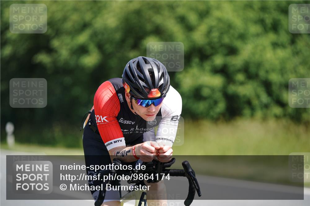 21.06.2026 - Viking Triathlon Michael Burmester http://msf.ph/oto/9864174 21.06.2026 11:46:26 Radfahren 87, 95, 154, 181, 181, 295, 335, 355, 409, 462, 527, 567, 649, 649, 655 meine-sportfotos.de