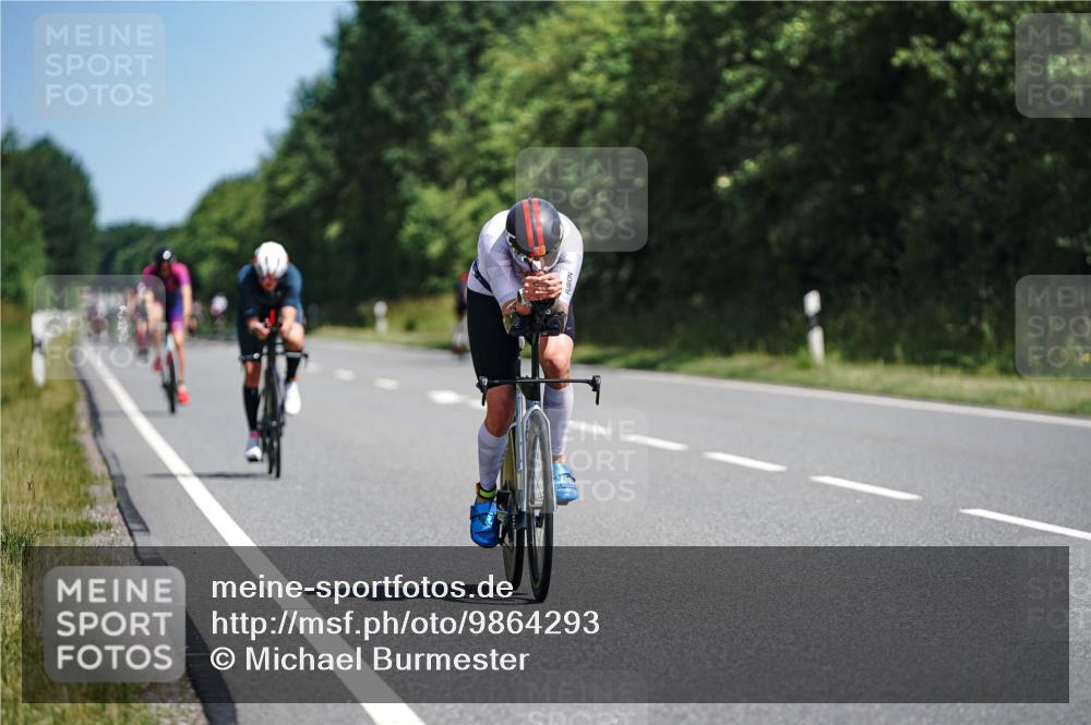 21.06.2026 - Viking Triathlon Michael Burmester http://msf.ph/oto/9864293 21.06.2026 11:47:39 Radfahren 24, 65, 74, 115, 115, 185, 220, 270, 356, 378, 416, 450, 464, 483, 483, 569, 578 meine-sportfotos.de