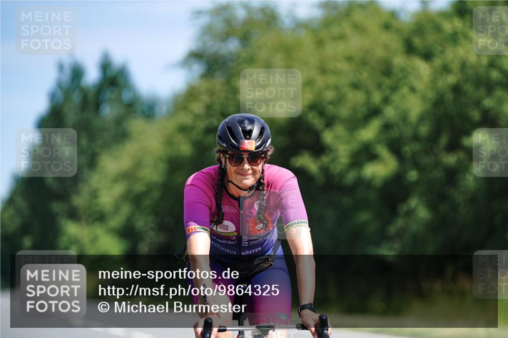 21.06.2026 - Viking Triathlon Michael Burmester http://msf.ph/oto/9864325 21.06.2026 11:47:45 Radfahren 24, 37, 74, 115, 185, 220, 356, 378, 416, 427, 450, 464, 483, 483, 559, 578, 601 meine-sportfotos.de