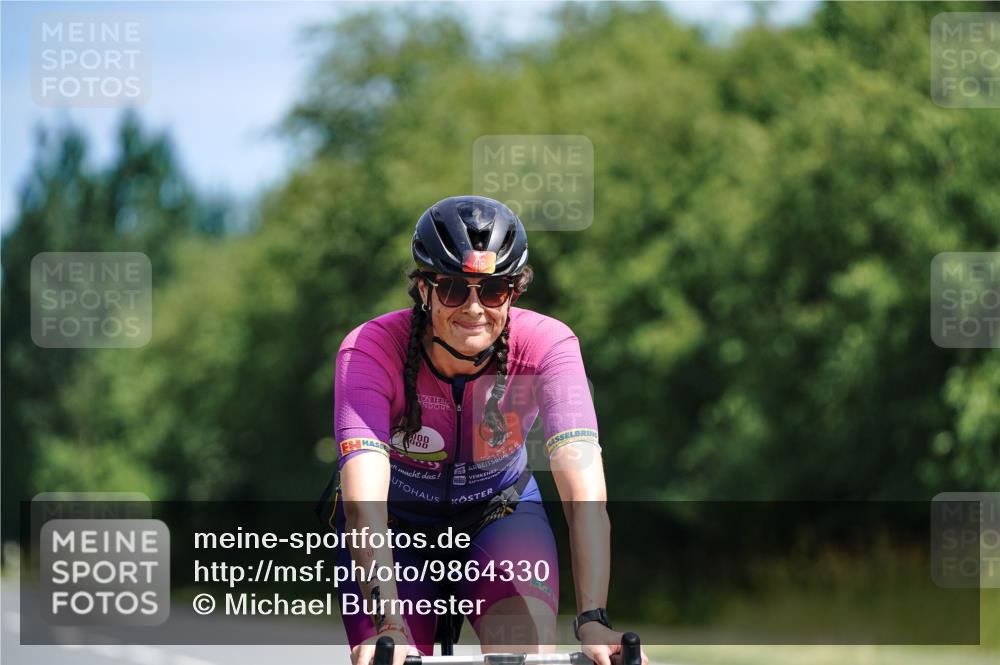 21.06.2026 - Viking Triathlon Michael Burmester http://msf.ph/oto/9864330 21.06.2026 11:47:46 Radfahren 24, 37, 74, 115, 185, 220, 356, 378, 416, 427, 450, 464, 474, 483, 559, 578, 601 meine-sportfotos.de