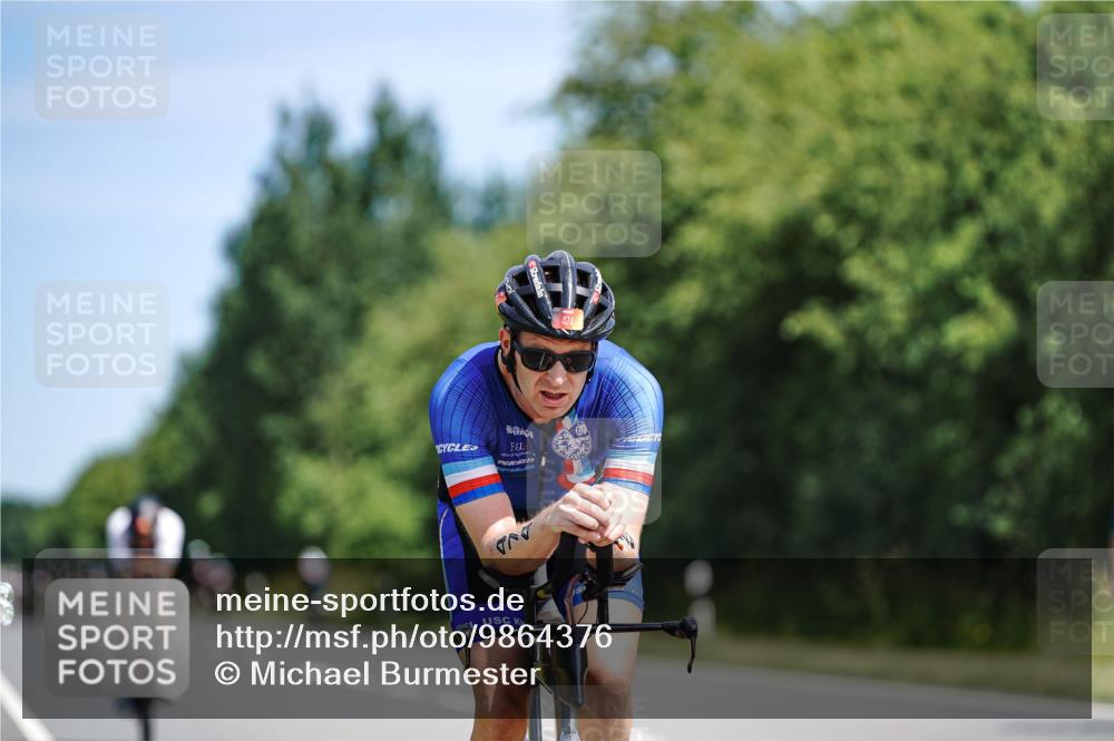 21.06.2026 - Viking Triathlon Michael Burmester http://msf.ph/oto/9864376 21.06.2026 11:48:06 Radfahren 37, 97, 189, 340, 427, 474, 559, 601, 651, 663 meine-sportfotos.de