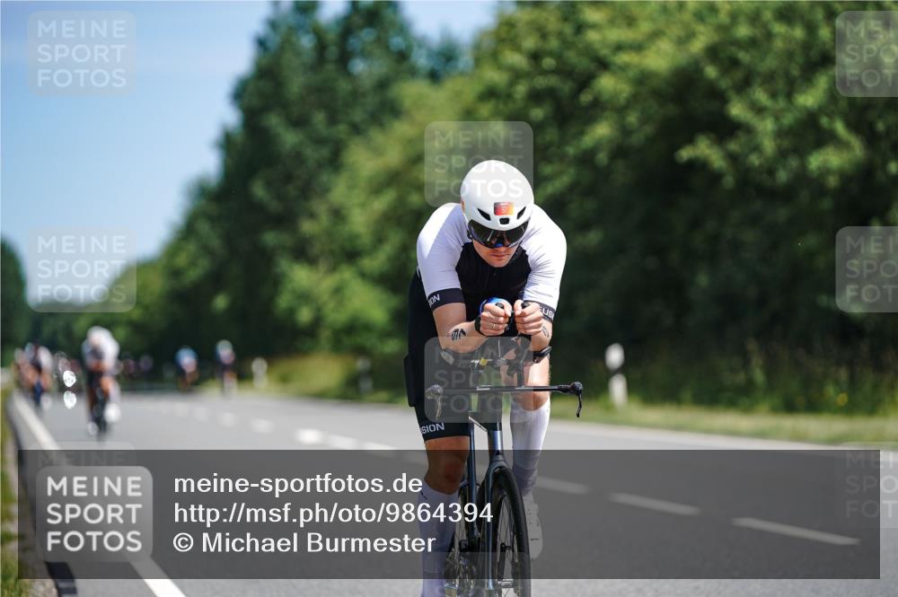 21.06.2026 - Viking Triathlon Michael Burmester http://msf.ph/oto/9864394 21.06.2026 11:48:20 Radfahren 34, 45, 97, 125, 125, 150, 150, 188, 197, 250, 303, 327, 340, 434, 485, 553, 553, 616, 622, 622, 651, 651, 652, 663, 665, 669 meine-sportfotos.de