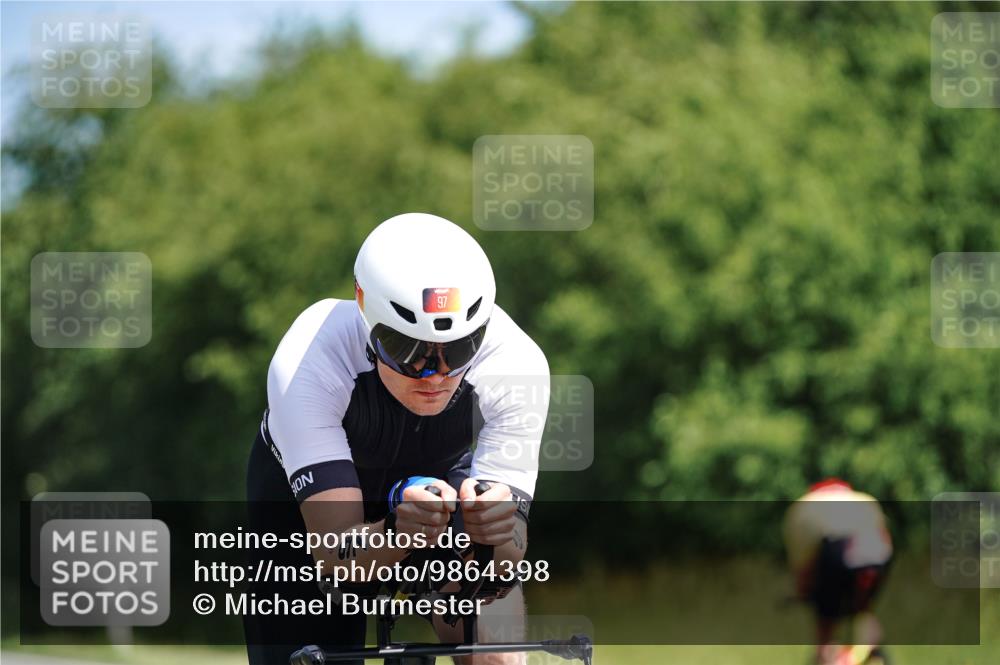 21.06.2026 - Viking Triathlon Michael Burmester http://msf.ph/oto/9864398 21.06.2026 11:48:21 Radfahren 34, 45, 97, 125, 125, 150, 150, 188, 197, 250, 303, 327, 340, 434, 485, 553, 553, 616, 622, 622, 651, 651, 652, 663, 665, 669 meine-sportfotos.de