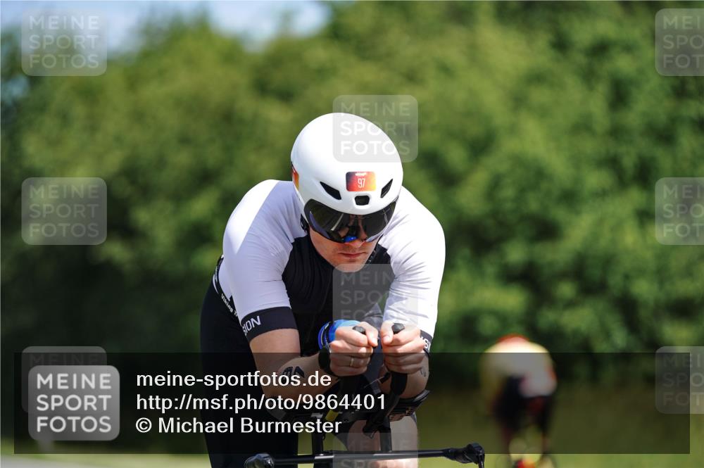 21.06.2026 - Viking Triathlon Michael Burmester http://msf.ph/oto/9864401 21.06.2026 11:48:21 Radfahren 34, 45, 97, 125, 125, 150, 150, 188, 197, 250, 303, 327, 340, 434, 485, 553, 553, 616, 622, 622, 651, 651, 652, 663, 665, 669 meine-sportfotos.de