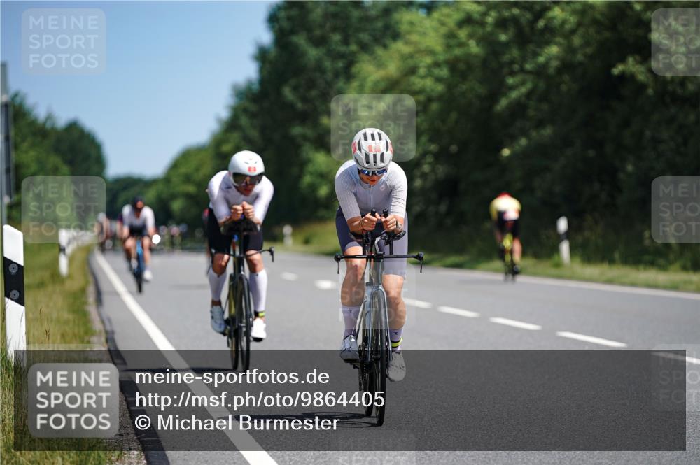 21.06.2026 - Viking Triathlon Michael Burmester http://msf.ph/oto/9864405 21.06.2026 11:48:25 Radfahren 34, 45, 97, 125, 125, 150, 150, 188, 197, 250, 303, 327, 340, 434, 485, 553, 553, 616, 622, 622, 651, 651, 652, 663, 665, 669 meine-sportfotos.de