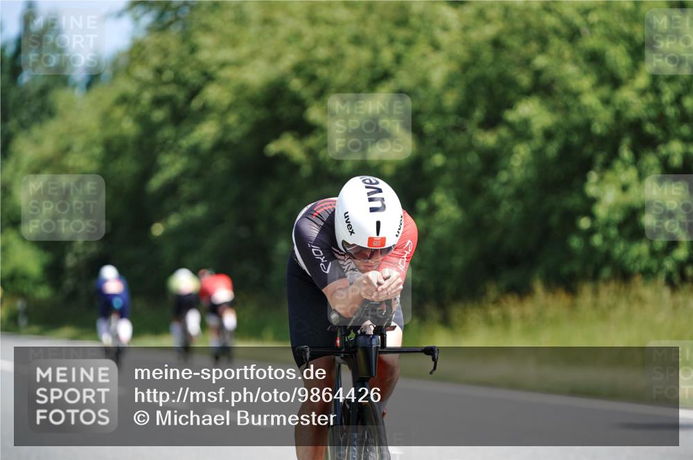 21.06.2026 - Viking Triathlon Michael Burmester http://msf.ph/oto/9864426 21.06.2026 11:48:30 Radfahren 34, 45, 97, 125, 125, 150, 150, 188, 197, 250, 283, 291, 303, 327, 340, 434, 485, 553, 553, 616, 616, 622, 622, 651, 652, 663, 665, 669 meine-sportfotos.de