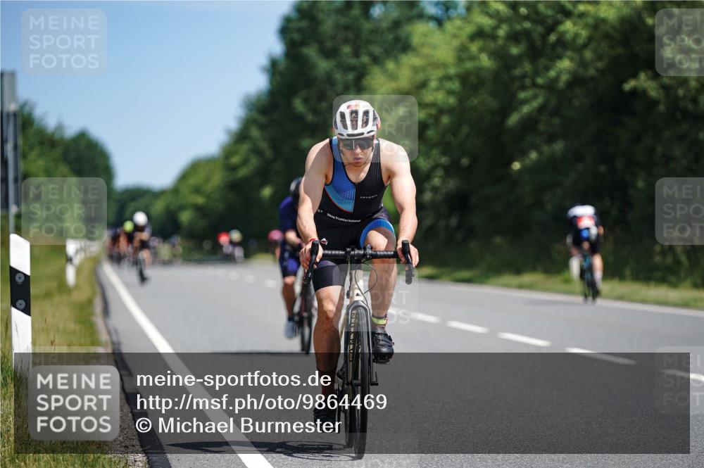 21.06.2026 - Viking Triathlon Michael Burmester http://msf.ph/oto/9864469 21.06.2026 11:48:43 Radfahren 125, 150, 250, 250, 283, 291, 305, 307, 434, 553, 616, 622, 669 meine-sportfotos.de