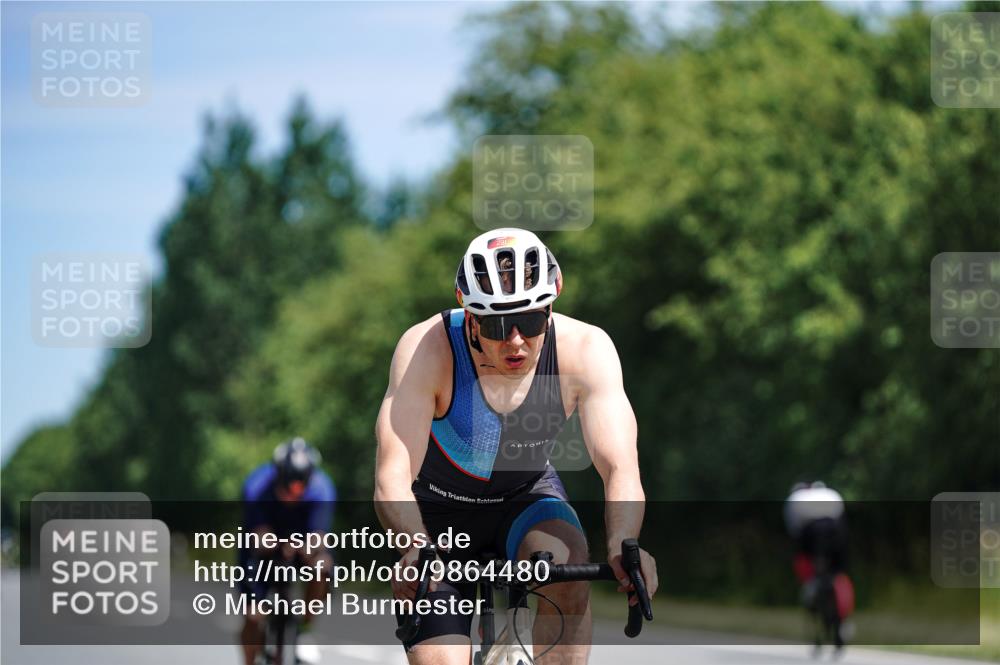 21.06.2026 - Viking Triathlon Michael Burmester http://msf.ph/oto/9864480 21.06.2026 11:48:44 Radfahren 125, 150, 250, 250, 283, 291, 305, 307, 434, 473, 553, 616, 622, 669 meine-sportfotos.de
