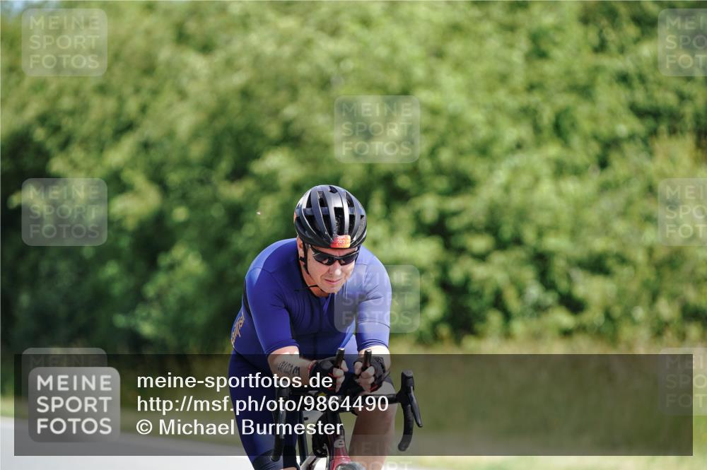 21.06.2026 - Viking Triathlon Michael Burmester http://msf.ph/oto/9864490 21.06.2026 11:48:46 Radfahren 125, 150, 250, 250, 283, 291, 305, 307, 433, 473, 553, 616, 622, 669 meine-sportfotos.de