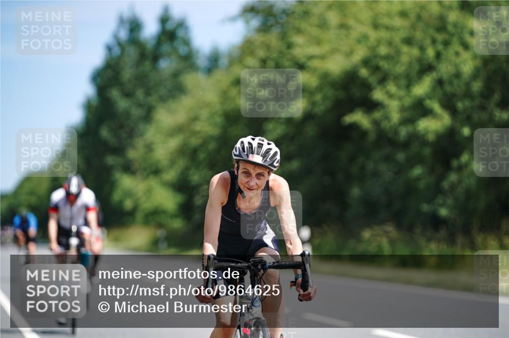 21.06.2026 - Viking Triathlon Michael Burmester http://msf.ph/oto/9864625 21.06.2026 11:49:41 Radfahren 9, 38, 40, 156, 156, 168, 207, 224, 254, 346, 393, 471, 482, 489, 492, 493, 498, 528, 629 meine-sportfotos.de
