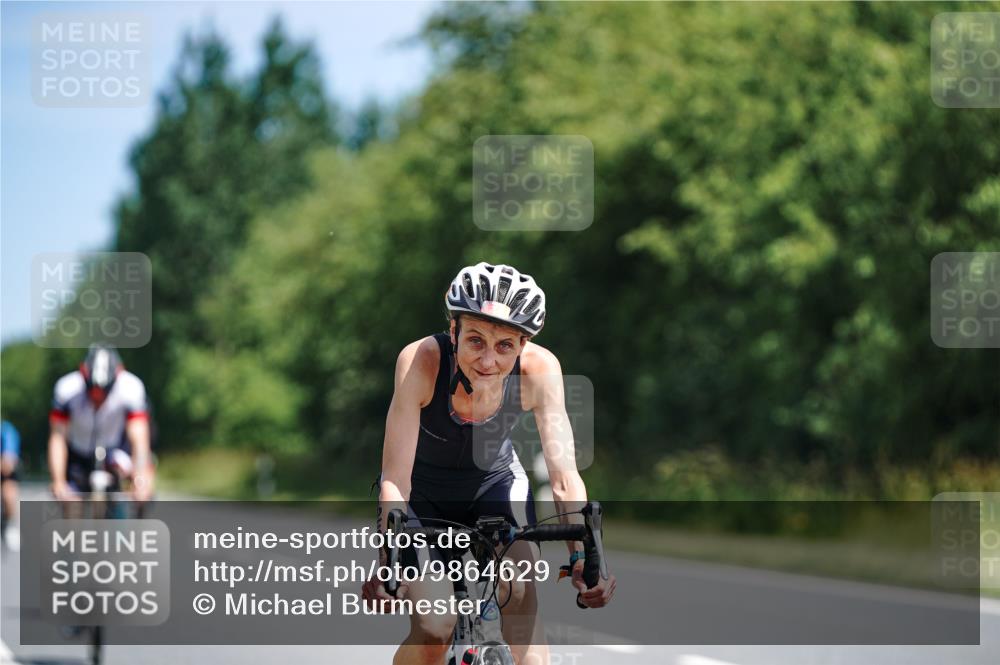 21.06.2026 - Viking Triathlon Michael Burmester http://msf.ph/oto/9864629 21.06.2026 11:49:41 Radfahren 9, 38, 40, 156, 156, 168, 207, 224, 254, 346, 393, 471, 482, 489, 492, 493, 498, 528, 629 meine-sportfotos.de