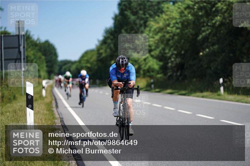 21.06.2026 - Viking Triathlon Michael Burmester http://msf.ph/oto/9864649 21.06.2026 11:49:45 Radfahren 9, 40, 40, 93, 156, 156, 168, 207, 224, 254, 346, 393, 471, 482, 492, 493, 528, 629, 633 meine-sportfotos.de