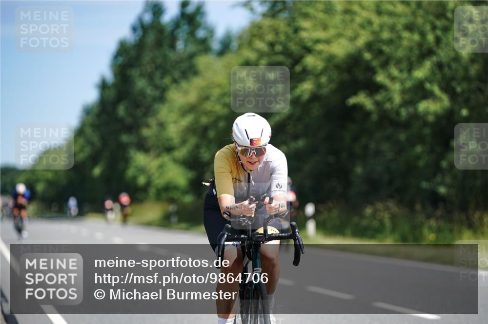 21.06.2026 - Viking Triathlon Michael Burmester http://msf.ph/oto/9864706 21.06.2026 11:50:03 Radfahren 40, 93, 152, 156, 218, 244, 272, 297, 300, 333, 346, 393, 482, 492, 493, 519, 528, 614, 614, 633, 633 meine-sportfotos.de