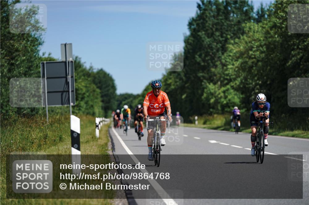 21.06.2026 - Viking Triathlon Michael Burmester http://msf.ph/oto/9864768 21.06.2026 11:50:29 Radfahren 33, 76, 88, 92, 107, 151, 174, 229, 272, 297, 351, 376, 385, 414, 422, 512, 557, 574, 618, 641, 641 meine-sportfotos.de