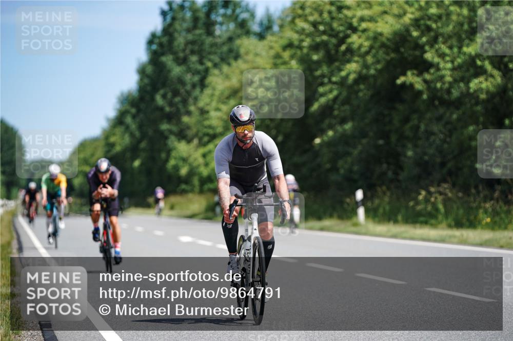21.06.2026 - Viking Triathlon Michael Burmester http://msf.ph/oto/9864791 21.06.2026 11:50:33 Radfahren 33, 88, 92, 107, 151, 174, 195, 229, 297, 351, 376, 385, 414, 422, 512, 557, 574, 618, 641, 641 meine-sportfotos.de