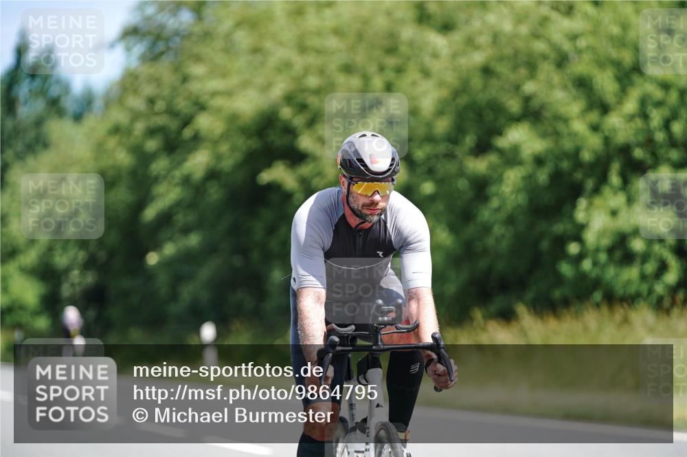 21.06.2026 - Viking Triathlon Michael Burmester http://msf.ph/oto/9864795 21.06.2026 11:50:34 Radfahren 33, 88, 92, 106, 107, 151, 174, 195, 229, 297, 351, 376, 385, 414, 422, 512, 557, 574, 618, 641, 641 meine-sportfotos.de