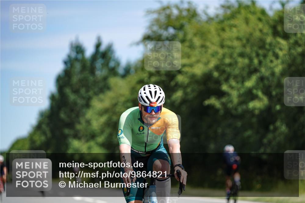 21.06.2026 - Viking Triathlon Michael Burmester http://msf.ph/oto/9864821 21.06.2026 11:50:38 Radfahren 33, 88, 92, 106, 107, 151, 174, 195, 229, 351, 376, 385, 414, 422, 512, 557, 574, 618, 641, 641, 647 meine-sportfotos.de