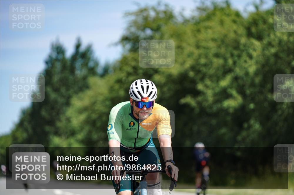21.06.2026 - Viking Triathlon Michael Burmester http://msf.ph/oto/9864825 21.06.2026 11:50:38 Radfahren 33, 88, 92, 106, 107, 151, 174, 195, 229, 351, 376, 385, 414, 422, 512, 557, 574, 618, 641, 641, 647 meine-sportfotos.de
