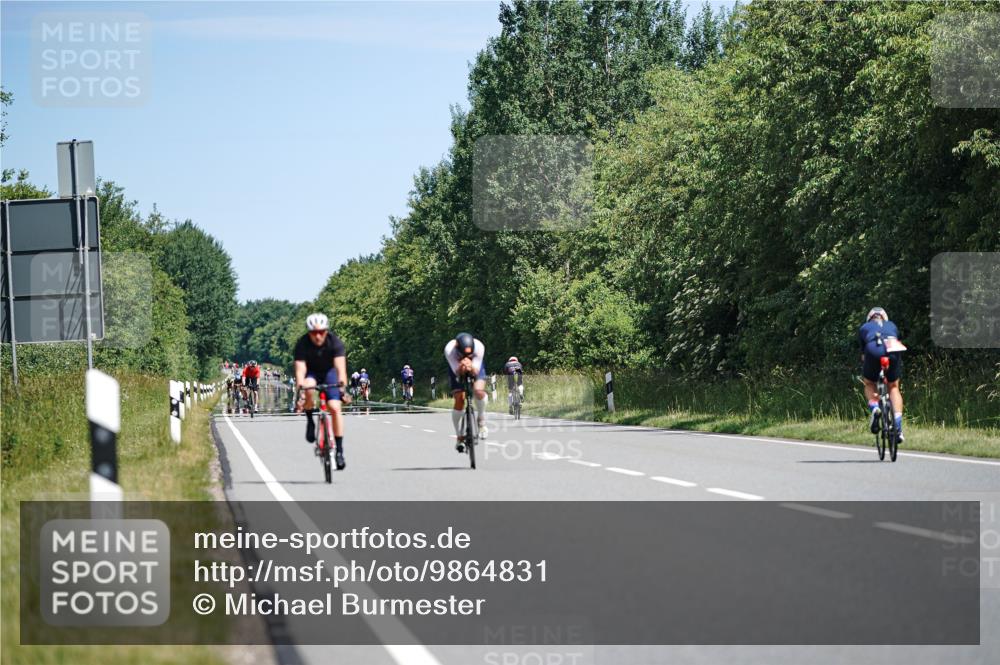 21.06.2026 - Viking Triathlon Michael Burmester http://msf.ph/oto/9864831 21.06.2026 11:50:39 Radfahren 33, 88, 92, 106, 107, 151, 174, 195, 229, 351, 376, 385, 414, 422, 512, 557, 574, 618, 641, 641, 647 meine-sportfotos.de