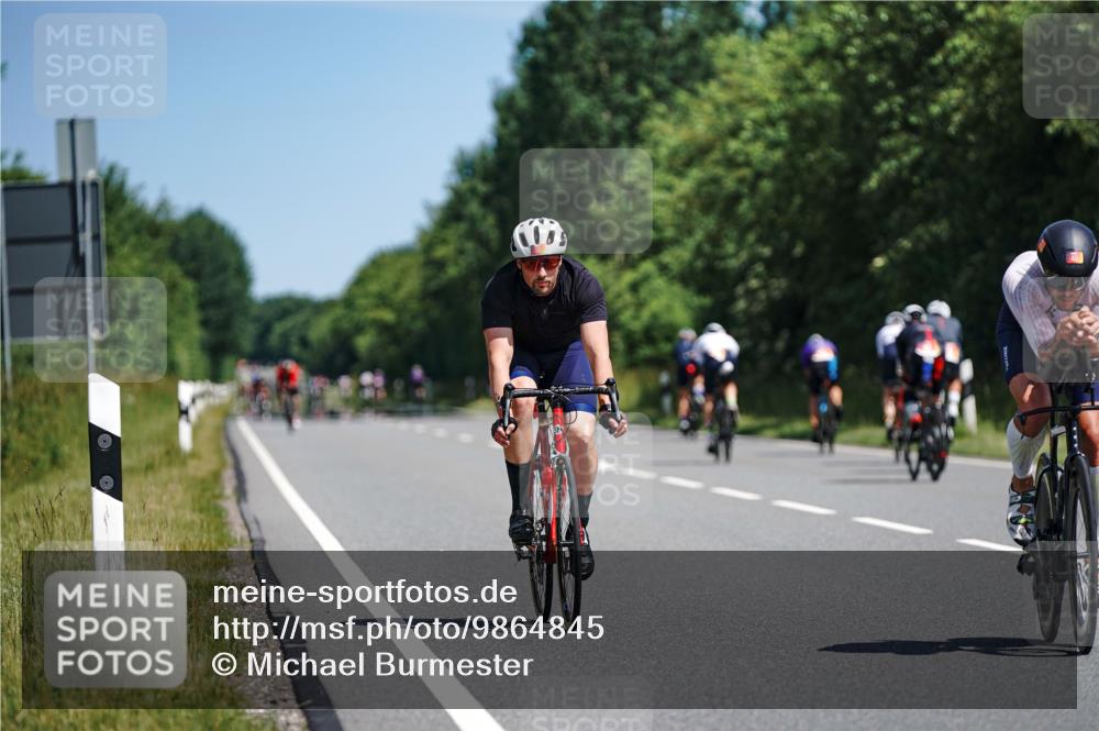 21.06.2026 - Viking Triathlon Michael Burmester http://msf.ph/oto/9864845 21.06.2026 11:50:42 Radfahren 88, 92, 106, 107, 151, 174, 195, 229, 351, 376, 385, 422, 512, 557, 574, 618, 641, 647 meine-sportfotos.de