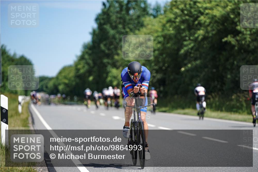 21.06.2026 - Viking Triathlon Michael Burmester http://msf.ph/oto/9864993 21.06.2026 11:52:15 Radfahren 61, 77, 80, 141, 410, 516, 520, 550, 636, 660 meine-sportfotos.de