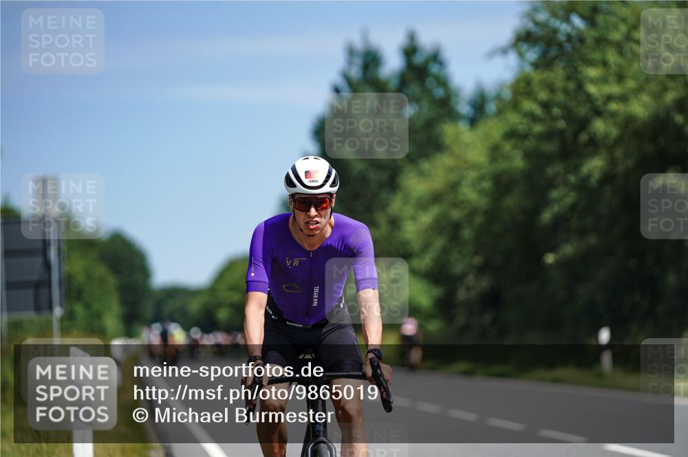 21.06.2026 - Viking Triathlon Michael Burmester http://msf.ph/oto/9865019 21.06.2026 11:52:38 Radfahren 27, 104, 109, 117, 135, 145, 180, 184, 233, 446, 452, 496, 500, 515, 516 meine-sportfotos.de