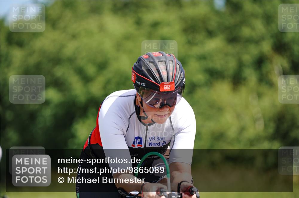 21.06.2026 - Viking Triathlon Michael Burmester http://msf.ph/oto/9865089 21.06.2026 11:52:58 Radfahren 104, 109, 135, 145, 160, 178, 180, 182, 202, 202, 383, 446, 452, 496, 500, 515, 603, 610 meine-sportfotos.de