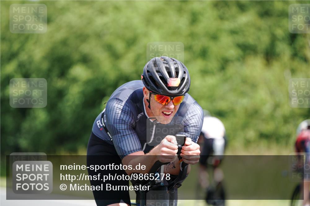 21.06.2026 - Viking Triathlon Michael Burmester http://msf.ph/oto/9865278 21.06.2026 11:54:35 Radfahren 2, 19, 114, 234, 243, 264, 265, 392, 399, 417, 447, 530, 627, 662 meine-sportfotos.de