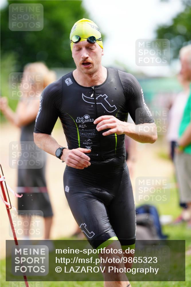 21.06.2026 - 29. Vierlanden-Triathlon LAZAROV Photography http://msf.ph/oto/9865323 21.06.2026 13:00:23 Schwimmen 1025, 1029, 1050, 1062, 1064, 1072, 1075, 1090 meine-sportfotos.de