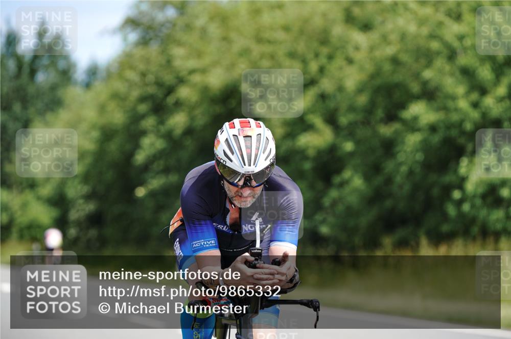 21.06.2026 - Viking Triathlon Michael Burmester http://msf.ph/oto/9865332 21.06.2026 11:56:19 Radfahren 18, 131, 133, 321, 334, 341, 405, 432, 436, 436, 470, 487, 506, 533, 533 meine-sportfotos.de