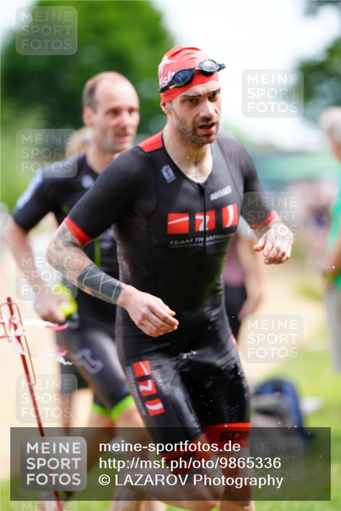 21.06.2026 - 29. Vierlanden-Triathlon LAZAROV Photography http://msf.ph/oto/9865336 21.06.2026 13:00:31 Schwimmen 1029, 1050, 1062, 1064, 1072, 1075, 1078, 1090 meine-sportfotos.de