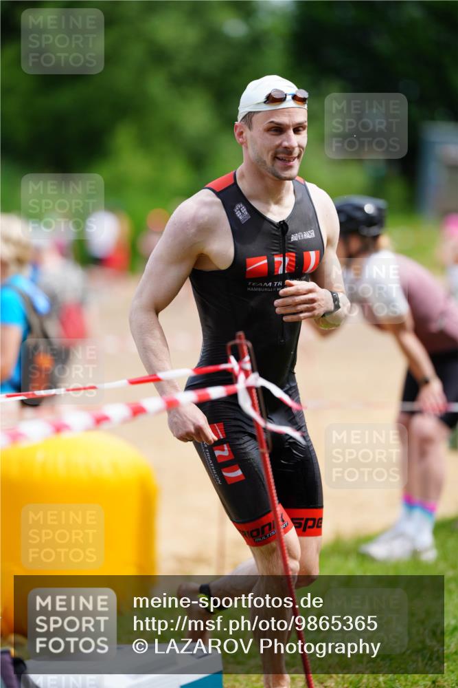 21.06.2026 - 29. Vierlanden-Triathlon LAZAROV Photography http://msf.ph/oto/9865365 21.06.2026 13:01:07 Schwimmen 1073, 1084, 1089 meine-sportfotos.de
