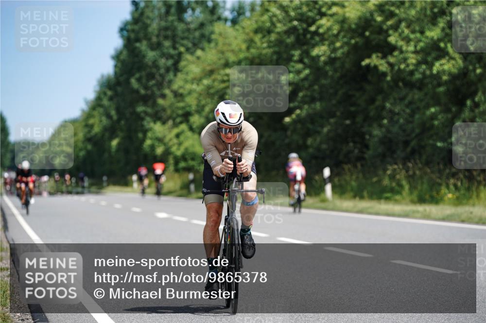21.06.2026 - Viking Triathlon Michael Burmester http://msf.ph/oto/9865378 21.06.2026 11:57:07 Radfahren 25, 134, 137, 158, 190, 225, 253, 344, 369, 388, 449, 469, 547, 630, 630 meine-sportfotos.de