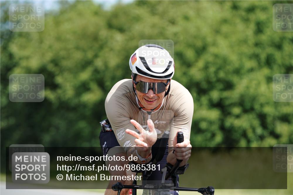 21.06.2026 - Viking Triathlon Michael Burmester http://msf.ph/oto/9865381 21.06.2026 11:57:09 Radfahren 25, 134, 137, 158, 190, 225, 253, 344, 369, 388, 449, 469, 547, 630, 630 meine-sportfotos.de