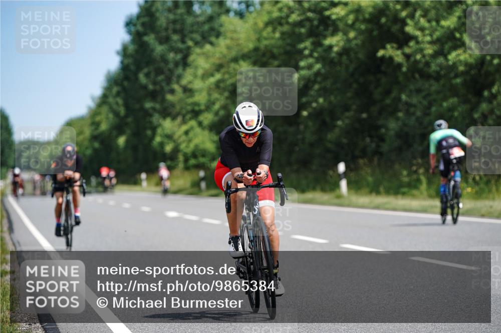 21.06.2026 - Viking Triathlon Michael Burmester http://msf.ph/oto/9865384 21.06.2026 11:57:14 Radfahren 25, 134, 137, 158, 190, 225, 253, 344, 369, 388, 449, 469, 547, 575, 630, 630 meine-sportfotos.de