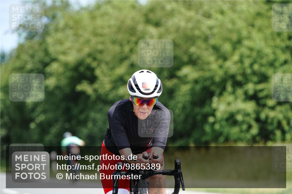 21.06.2026 - Viking Triathlon Michael Burmester http://msf.ph/oto/9865389 21.06.2026 11:57:15 Radfahren 25, 134, 137, 158, 190, 225, 253, 344, 369, 388, 449, 469, 547, 575, 630, 630 meine-sportfotos.de