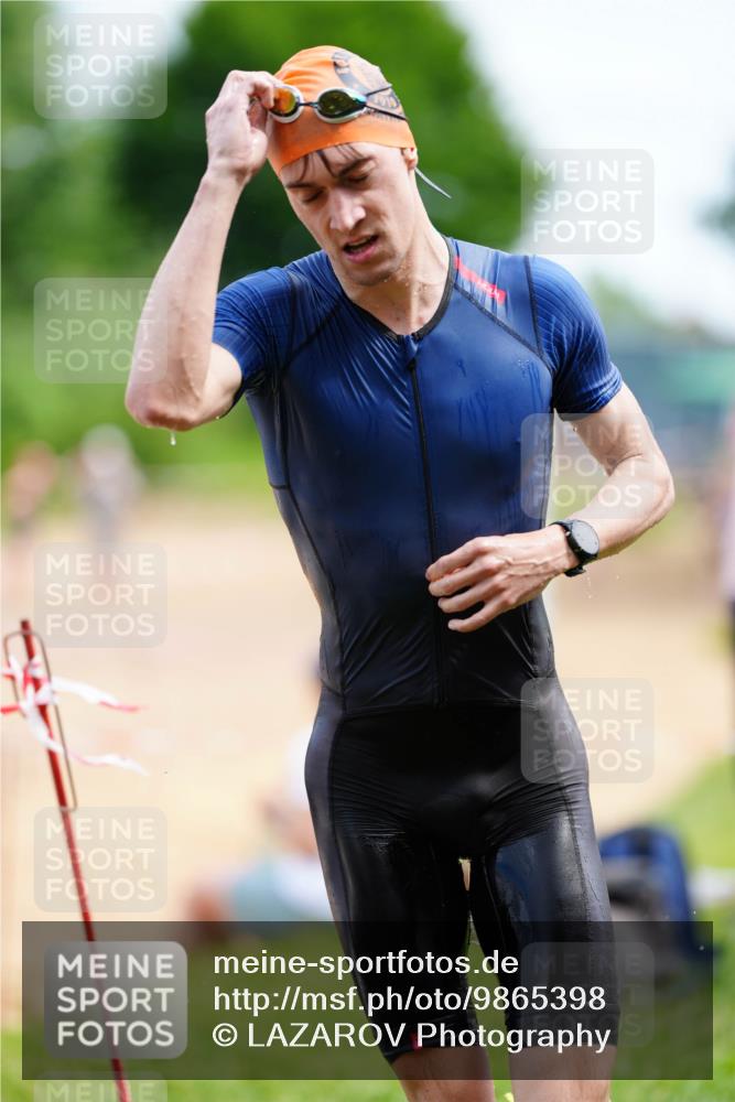 21.06.2026 - 29. Vierlanden-Triathlon LAZAROV Photography http://msf.ph/oto/9865398 21.06.2026 13:01:31 Schwimmen 1057, 1085 meine-sportfotos.de