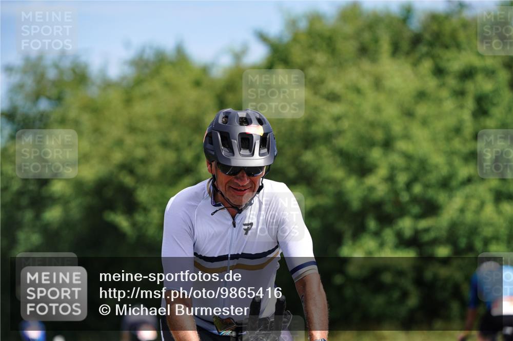 21.06.2026 - Viking Triathlon Michael Burmester http://msf.ph/oto/9865416 21.06.2026 11:57:58 Radfahren 54, 192, 275, 352, 430, 453, 523, 605, 607, 628, 667 meine-sportfotos.de