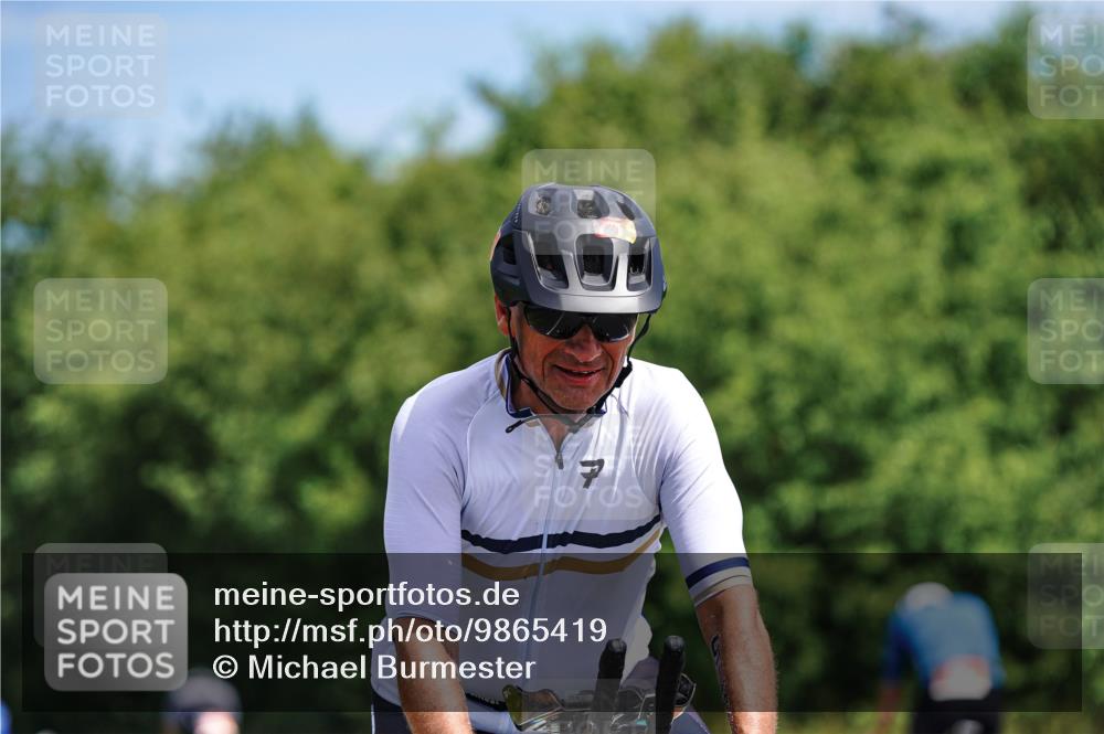 21.06.2026 - Viking Triathlon Michael Burmester http://msf.ph/oto/9865419 21.06.2026 11:57:58 Radfahren 54, 192, 275, 352, 430, 453, 523, 605, 607, 628, 667 meine-sportfotos.de